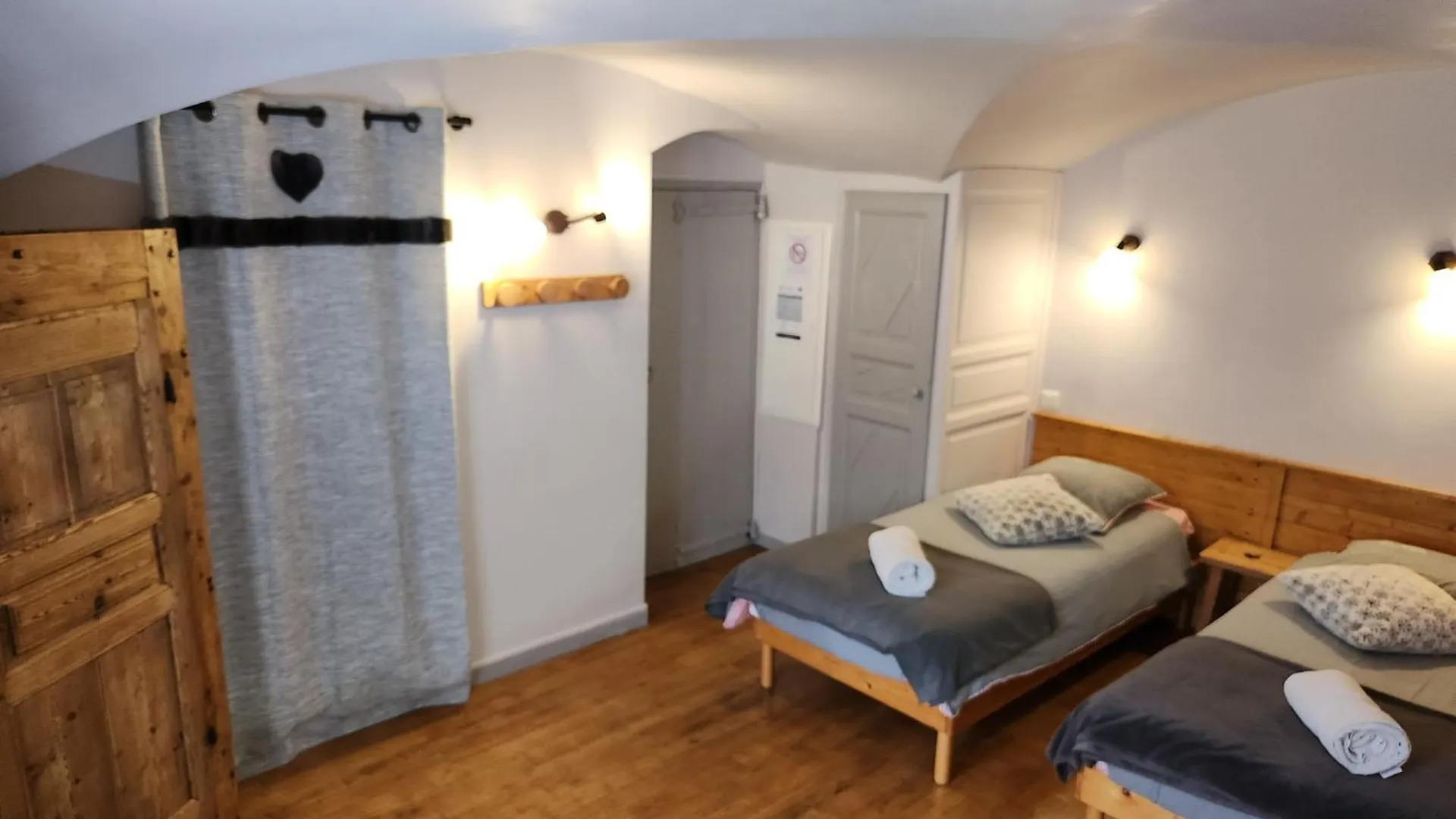 Pensión La Girandole Chambre D'Hotes Et Location D'Appartement Arvieux