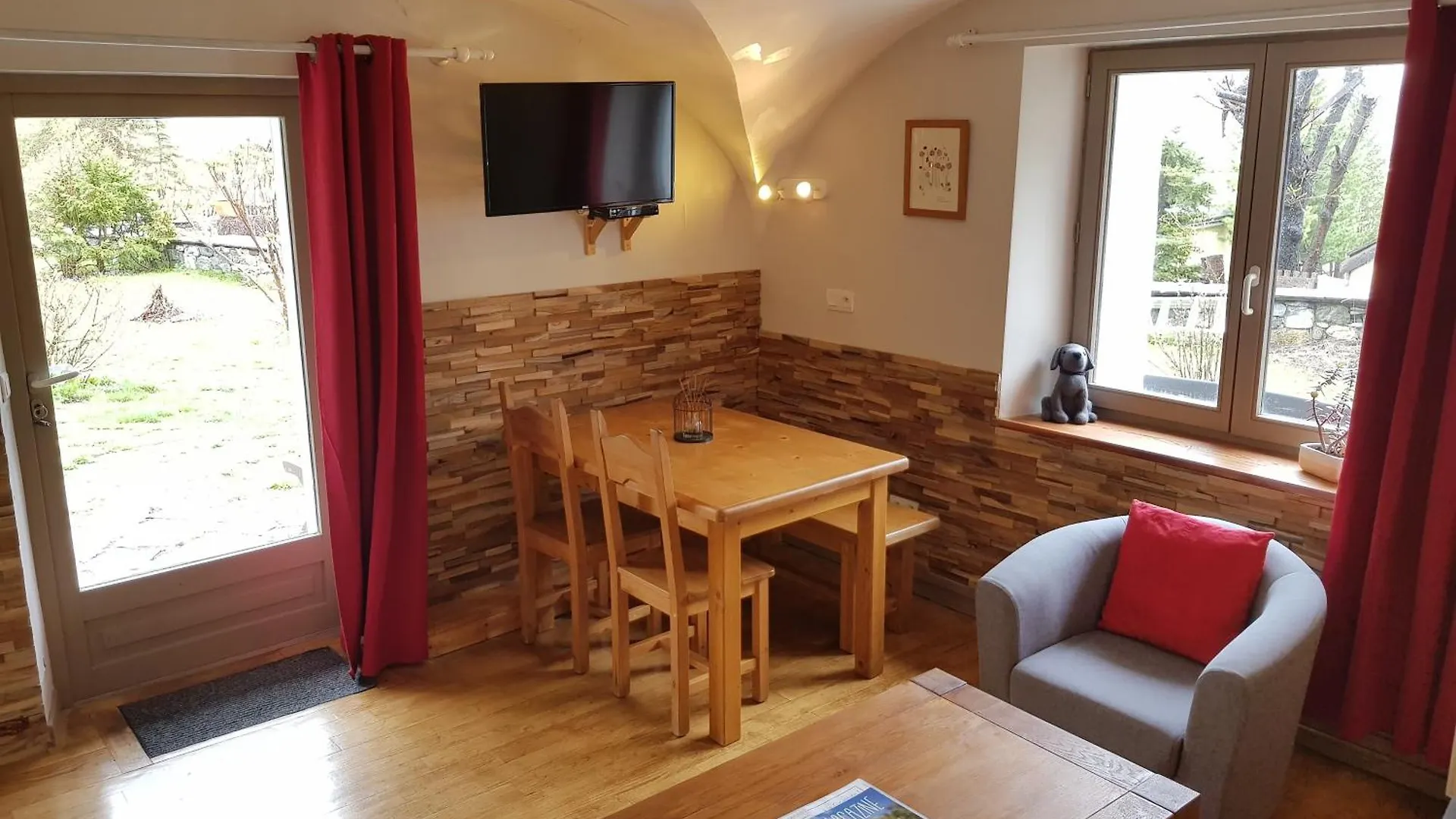 La Girandole Chambre D'Hotes Et Location D'Appartement Arvieux Pensión