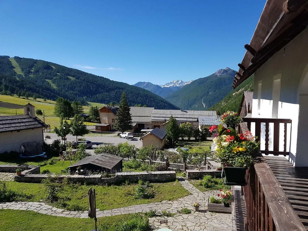 Pensión La Girandole Chambre D'Hotes Et Location D'Appartement Arvieux
